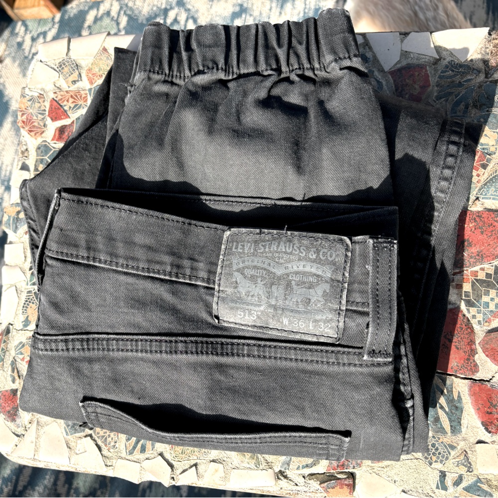 Levi’s 513 “jogger”pant  in black.